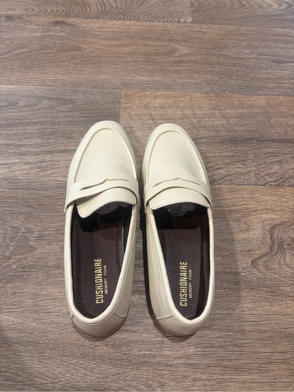 NWOB Cushionaire Jetset Putty Slip On Loafers Memory Foam Shoes Size 8